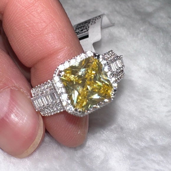 Yellow Diamond square set and Silver Women's Ring baguettes r… - Picture 1 of 6